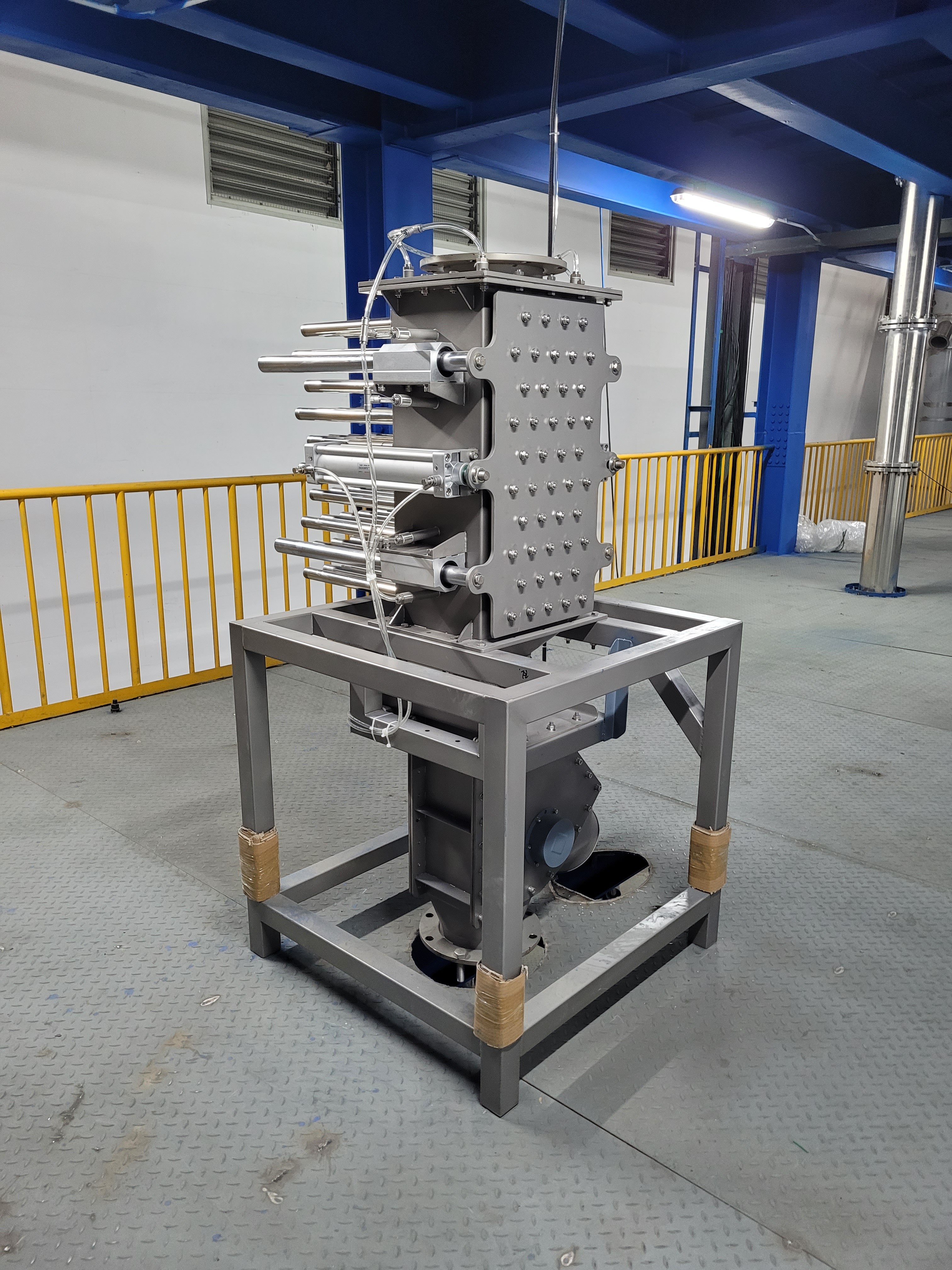 ငရုတ်သီးမှုန့်ထုတ်လုပ်မှုတွင်သံအညစ်အကြေးများနှင့်သံလိုက်ခွဲထုတ်သူများ၏အဓိကအခန်းကဏ် of ၏အန္တရာယ်များ